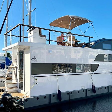 Casa Flotante En El Puerto De Vigo - Different Charter酒店 外观 照片